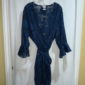 Secret Treasures Woman burnout lace robe Sz 3XL bell sleeve inside tie belt.